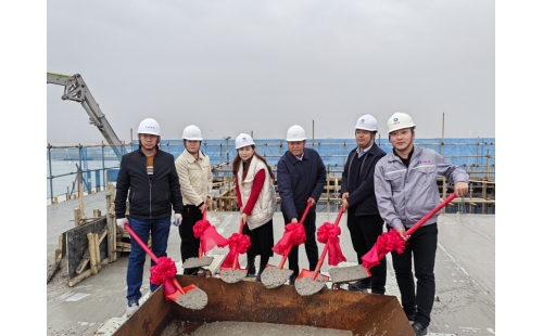 伊百盛健康產(chǎn)業(yè)園綜合辦公樓文化館榮耀封頂，開啟企業(yè)發(fā)展新篇章！